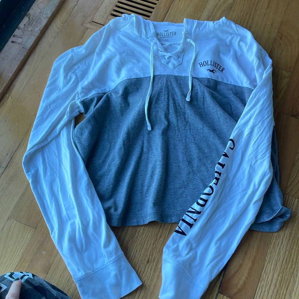 Hollister sweater size xs